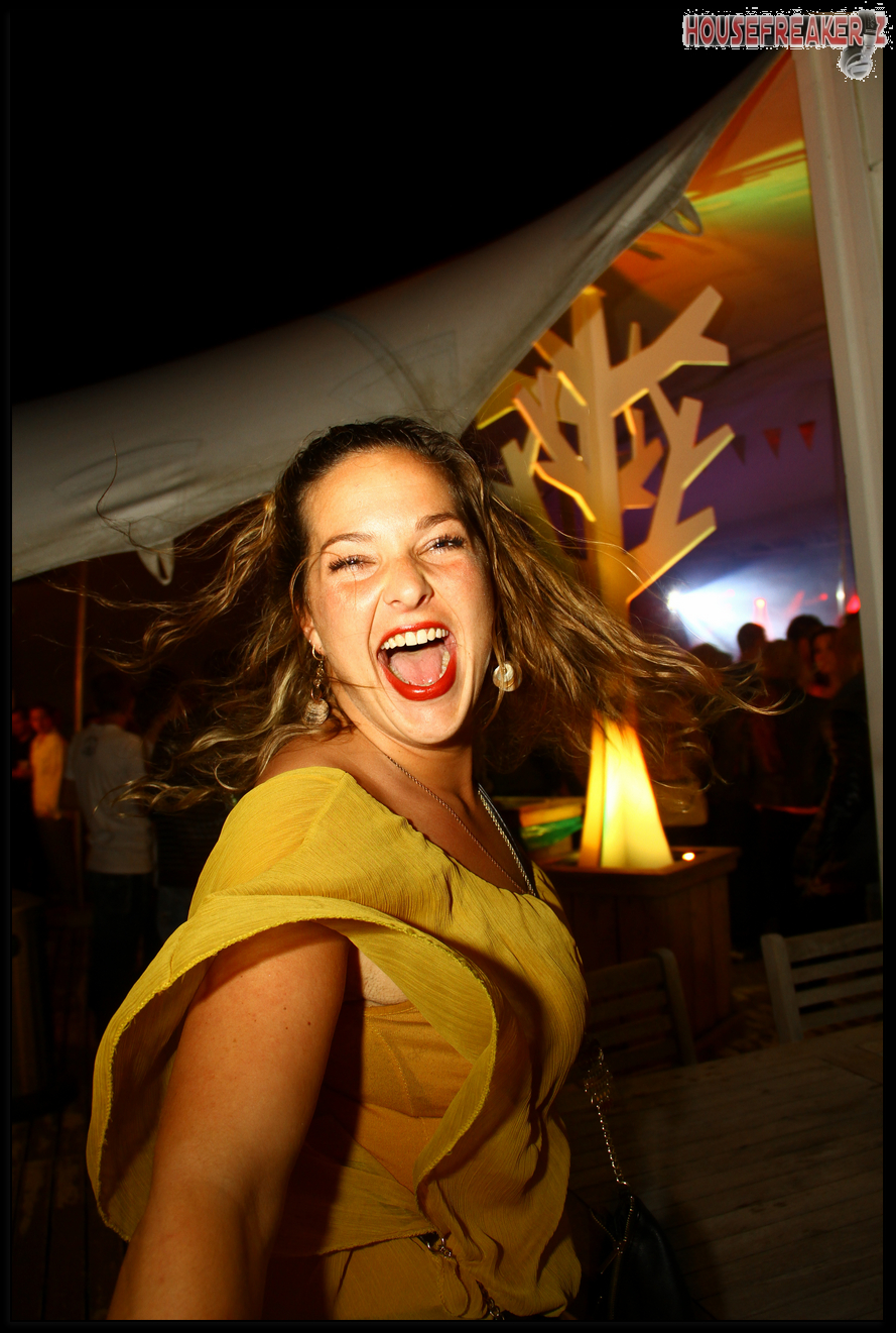 889x1321 pixels (1.078K)